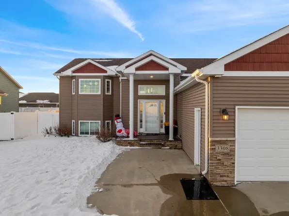 3308 12th St SE, Minot, ND 58701