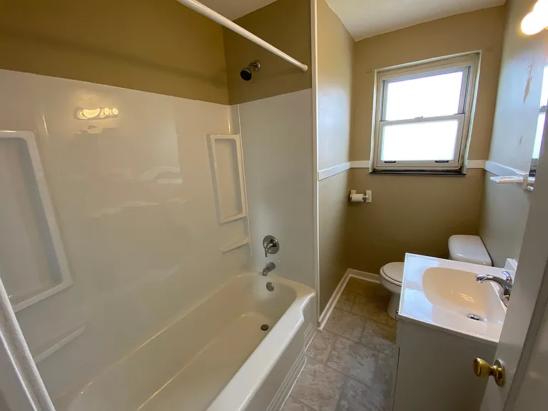 154 Columbus Way — Photo 7