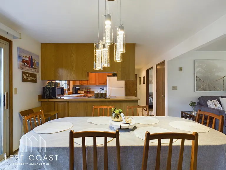 890 SW 7th St — Photo 13