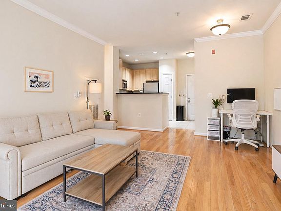 5th image of 2465 Army Navy Dr APT 101