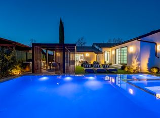23728 Oxnard St, Woodland Hills, CA 91367