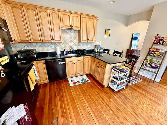 4th image of 38 Tower St Floor 2