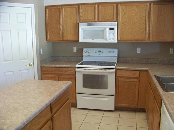 Kitchen w/ M/W