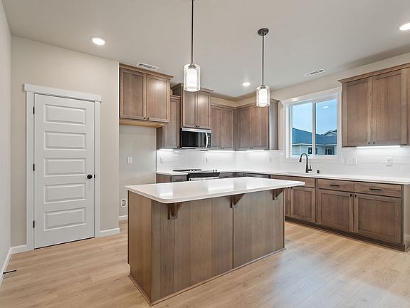 711 N Thrush CT by Aho Construction
