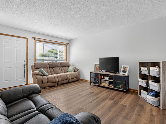 5th image of 310 10th Ave NW