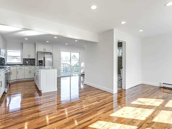 5th image of 82 Udalia Ct