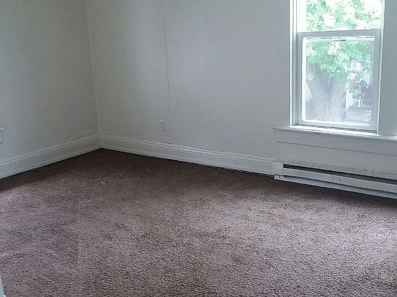 5th image of 130 Towle Ave