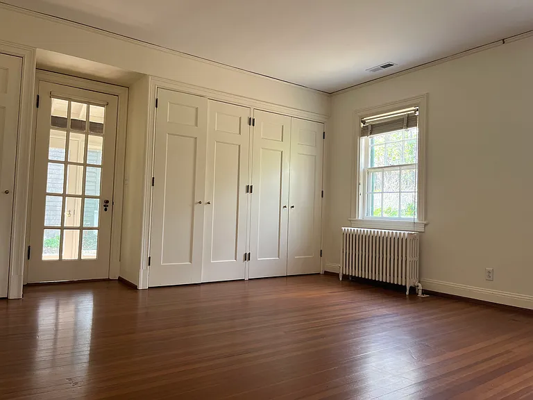 Sherwood Ln — Photo 12