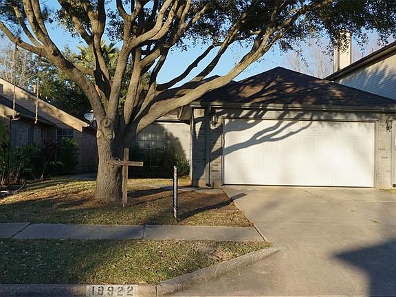 2nd image of 19922 Sycamore Valley Dr