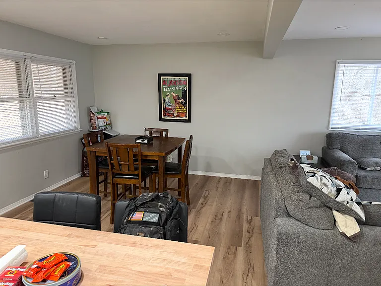 7902 S Cameron Ln — Photo 2
