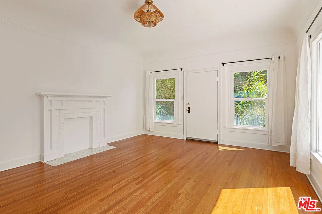 2 bed, 2.0 bath, 1128 sqft, $5,500 — Photo 4