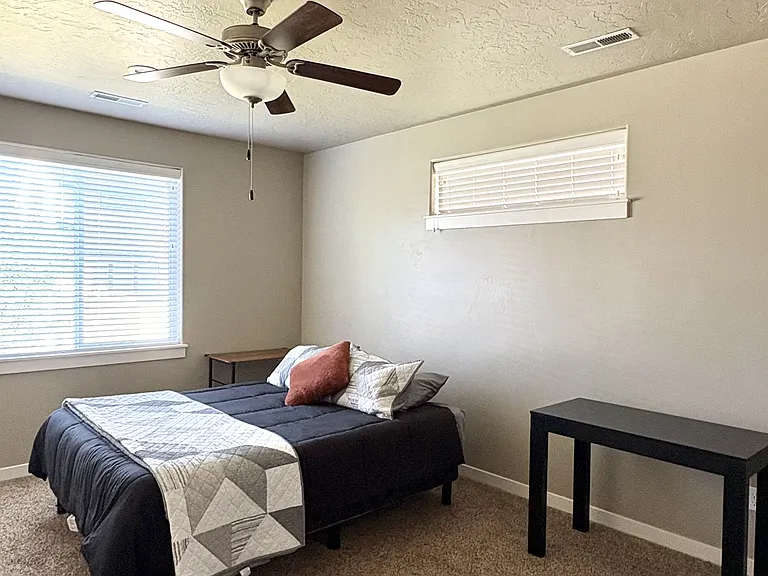 8107 S Topaz Ridge Ave #4 — Photo 3