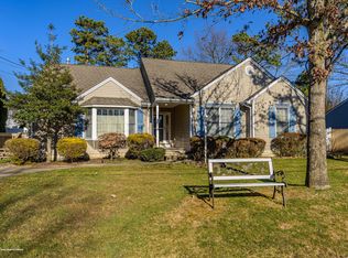 261 Mermaid Dr, Manahawkin, NJ 08050