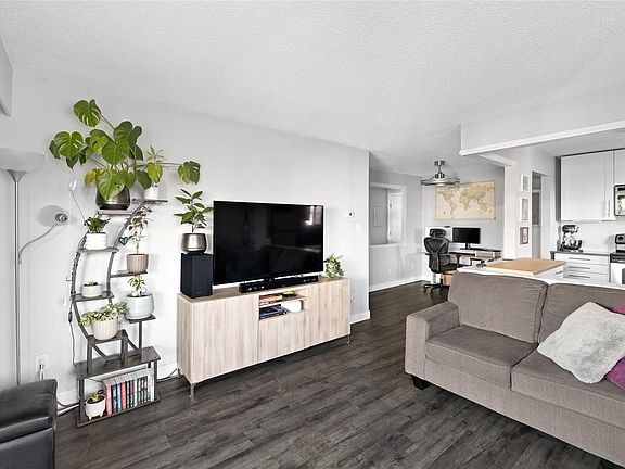 5th image of 1525 Hillside Ave #401