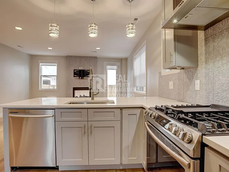 1227 N Perry St — Photo 8