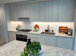 810 W Kinzie St #2402, Chicago, IL 60642