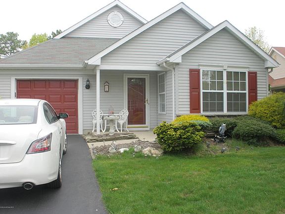 2nd image of 5 Strawberry Ln