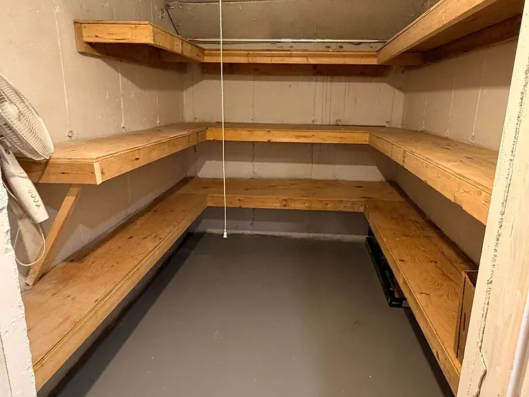 328 Woodspring Ave #BASEMENT — Photo 23