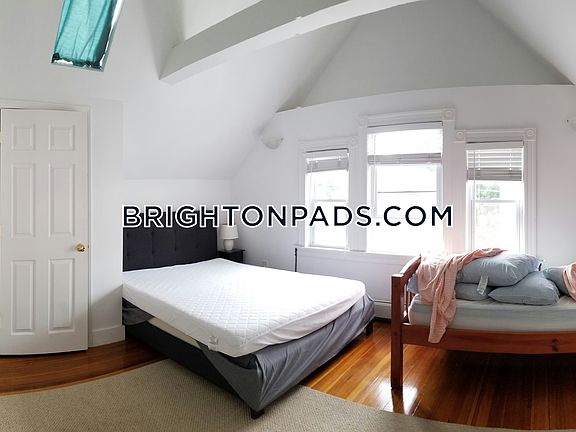 4th image of 29 Brackett St #2