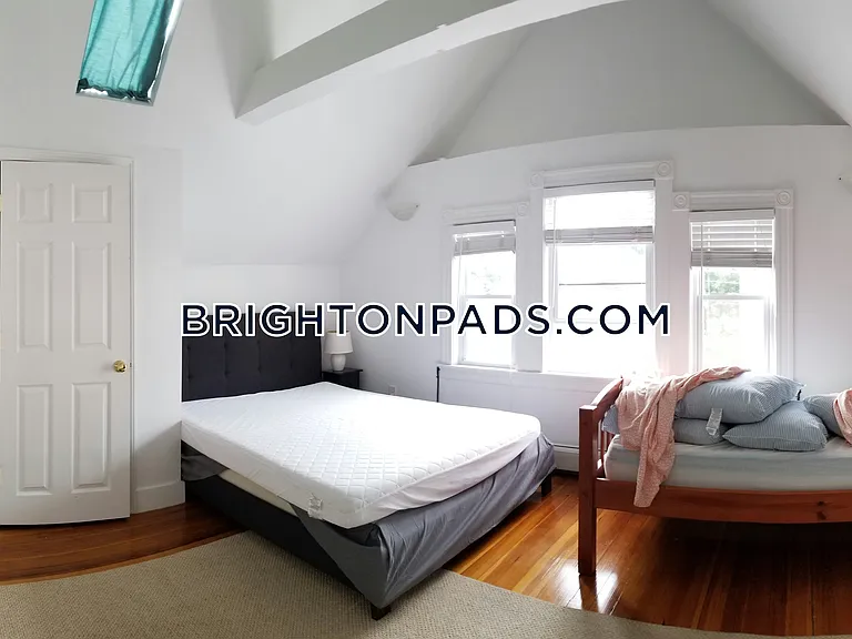 29 Brackett St #2 — Photo 4