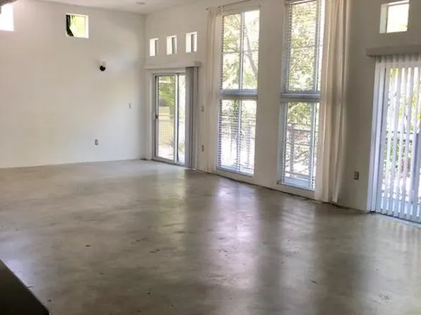 460 NE 77th Street Rd APT 404, Miami, FL 33138