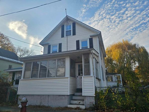 2 G St, Turners Falls, MA 01376
