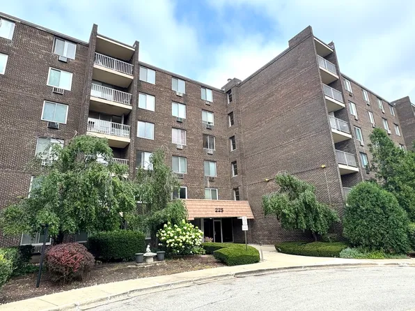 225 S Rohlwing Rd Unit 618, Palatine, IL 60074