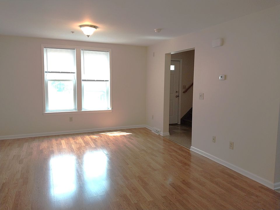 2nd image of 2 Argyle Pl #2