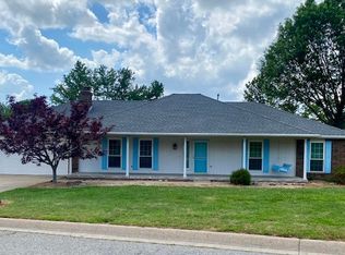 1228 Countrywood Cir, Rogers, AR 72756