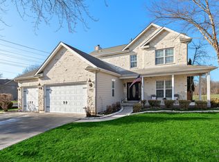 680 Blackthorn Dr, Crystal Lake, IL 60014