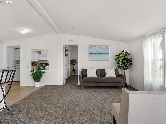 4th image of 208 2nd St NE