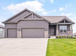 18925 Ocheltree St, Spring Hill, KS 66083