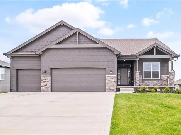 18925 Ocheltree St, Spring Hill, KS 66083