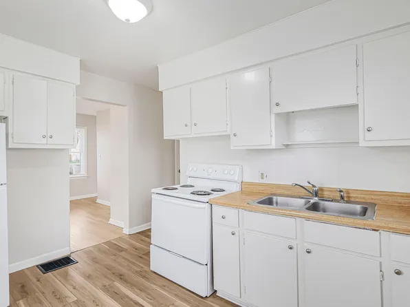 1590 Vendome Dr S, Columbus, OH 43219