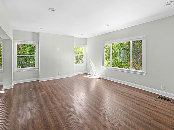 3rd image of 6320 Primrose Ave #6320