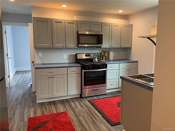 3rd image of 716 West Ave