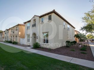 877 S Utilis Dr, Gilbert, AZ 85296