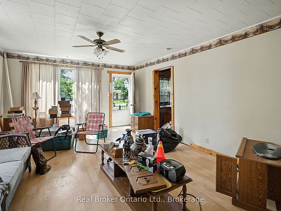 4th image of 320 Netherby Rd