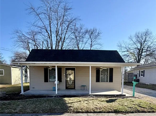 810 W Mill St, Staunton, IL 62088