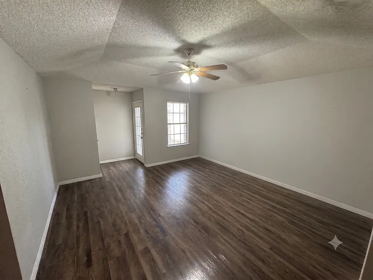 1142 Landsdale Ln #1142 — Photo 6