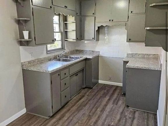 3rd image of 806 S Bryant St