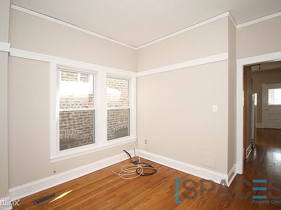 4th image of 2110 N Oakley Ave #2