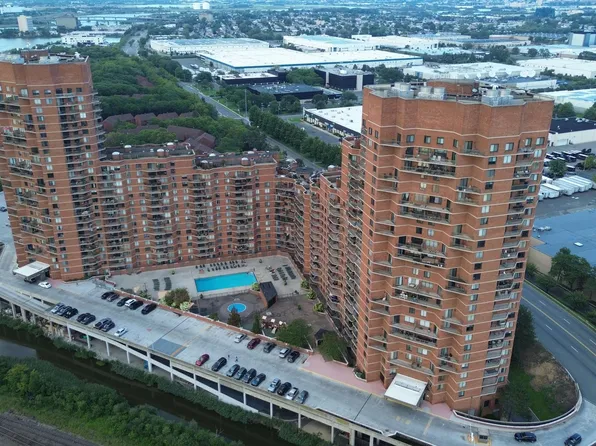 702 Harmon Cove Tower image 1 of 21