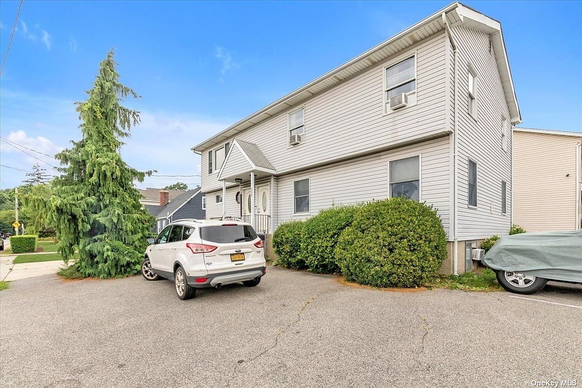 2214 Wantagh Ave, Wantagh, NY 11793 | Zillow