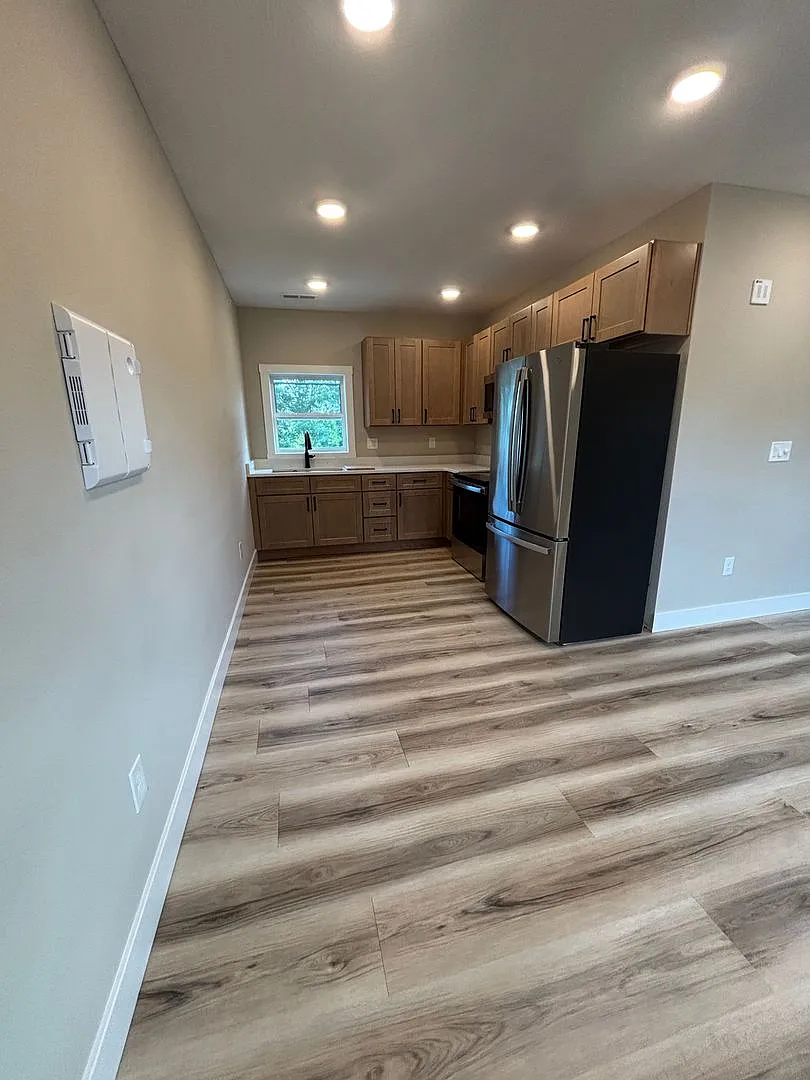 Sycamore Apartments — Photo 4