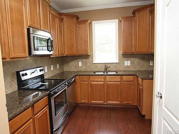 5th image of 728 Barlang Cir