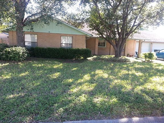 4th image of 2602 Emerald Lake Dr