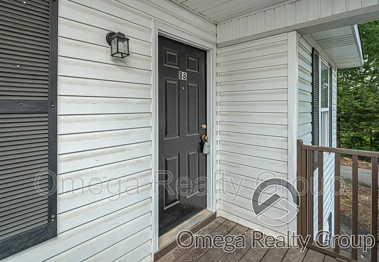 4203 20th St NE #B8 — Photo 2