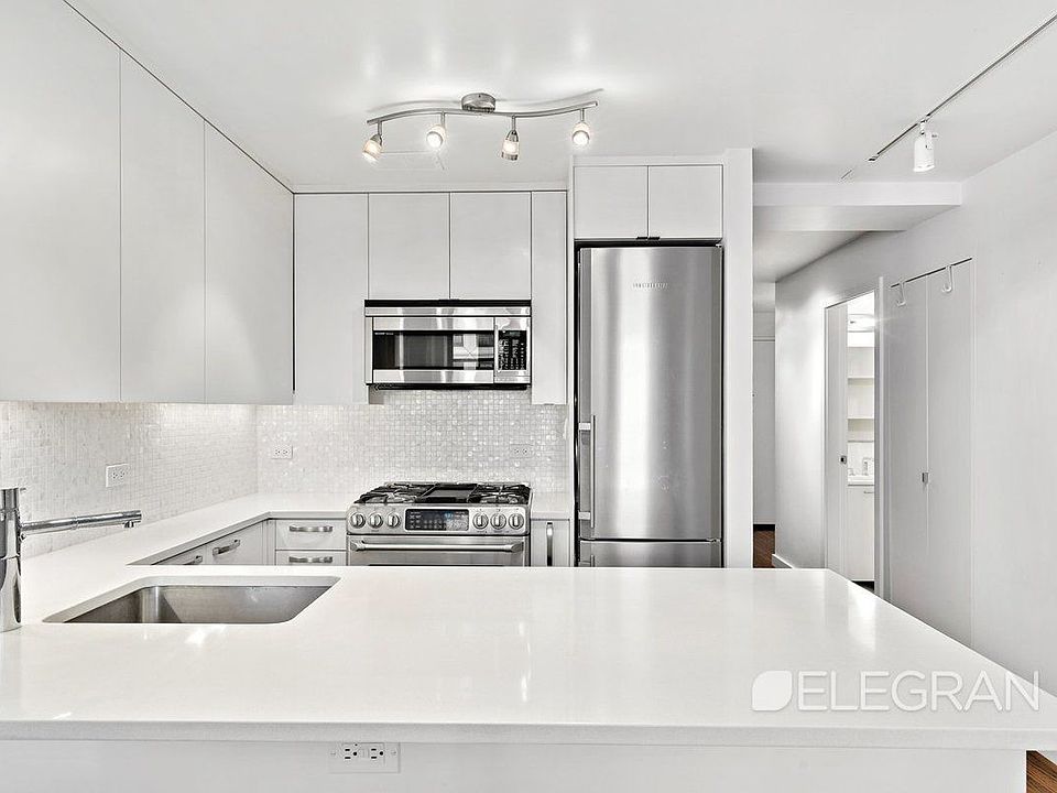 1st image of 43 W 61st St APT 19J