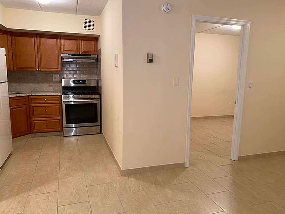 4th image of 20-72A Steinway St #2B